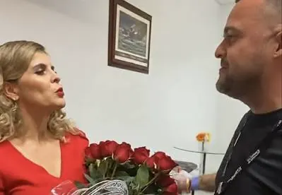 Laura Fernandez rompe el silencio y confirma haber aceptado invitación de detenido por lavado de dinero