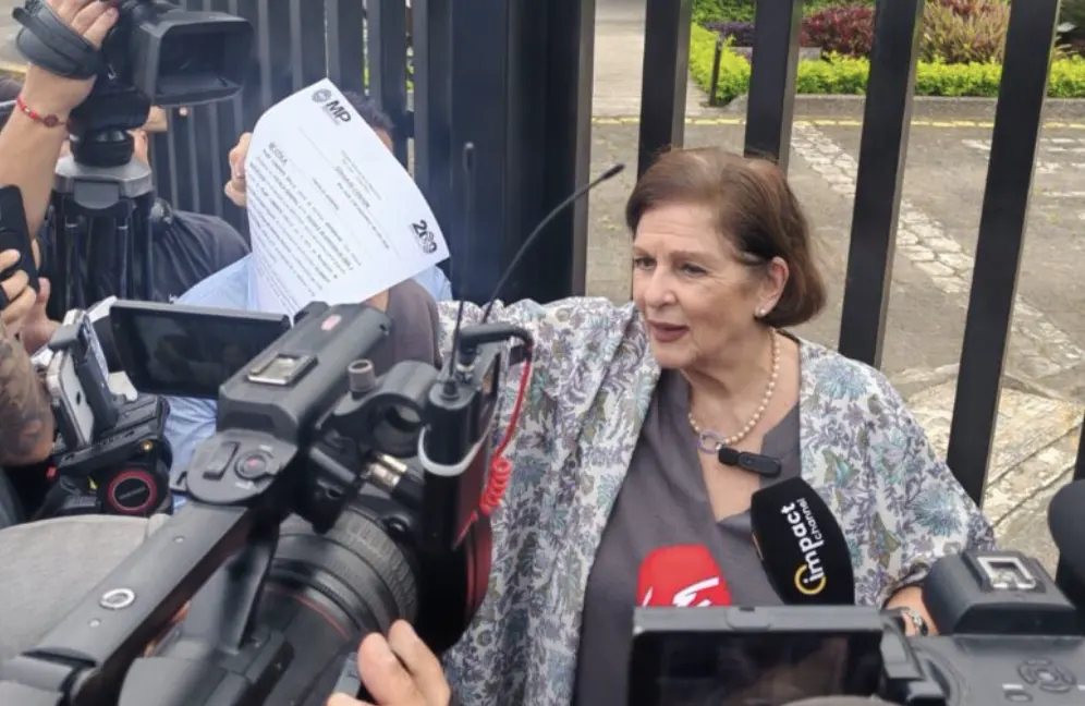 Pilar Cisneros llega en silencio a la Fiscalía: investigan presunto financiamiento ilegal de campaña que llevó a Chaves al poder