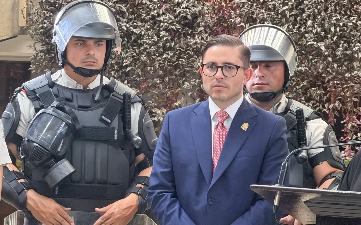Ministro de Justicia arremete contra fiscal general y lanza una fuerte revelación