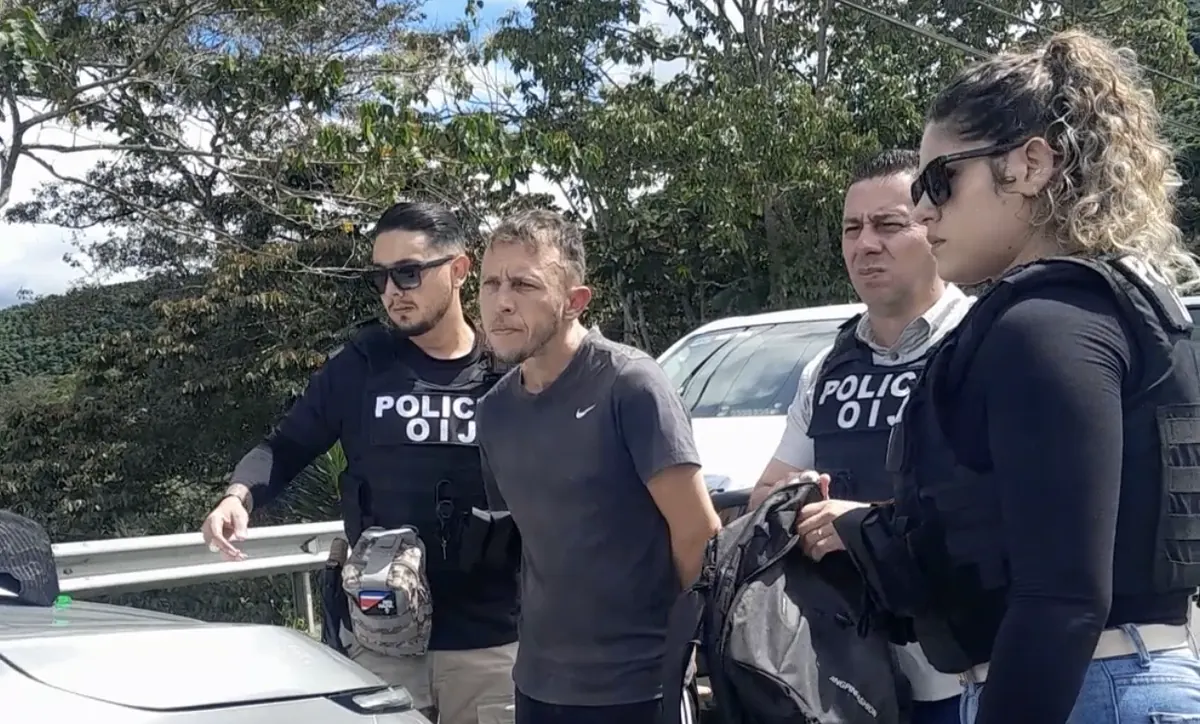 ¡Cayó en plena calle! OIJ y captura a hombre que lanzó presuntas amenazas contra ministro de Justicia