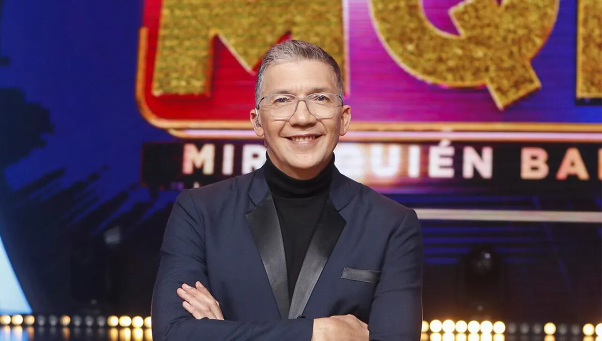 ¡Sacó los pasos prohibidos! Édgar Silva sorprende bailando fuera de cámaras en “Mira quién baila”