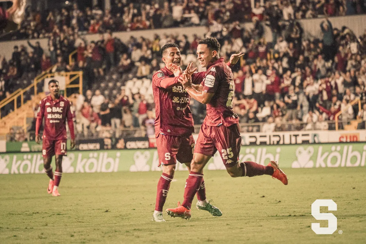 Saprissa desata la locura! Golea 6-0 a Sporting y se adueña del liderato
