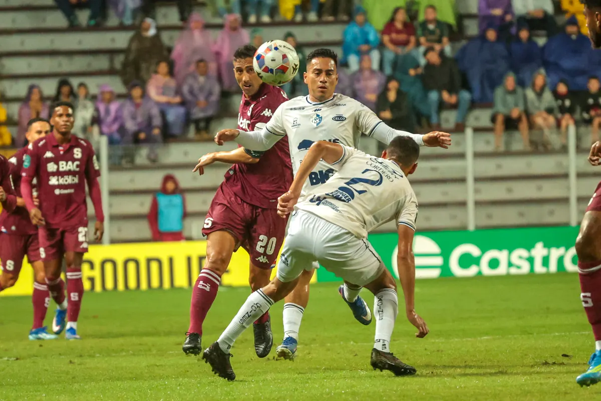 ¡Jornada 12 de Alto voltaje! Saprissa defiende la cima en Cartago y la Liga visita San Carlos