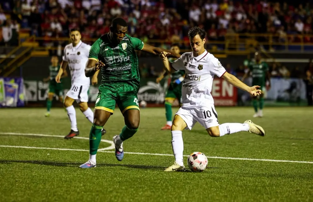 ¡Golpe manudo en Ciudad Quesada! Alajuelense derrota al Inter y se mete en zona de clasificación