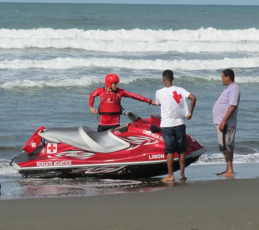 Tragedia y desesperación en Puntarenas: el mar se “traga” a un niño de 10 años