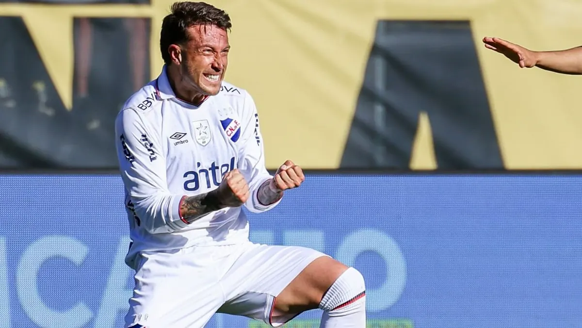 ¡Lo comparan con Sergio Ramos! Francisco Calvo desata elogios en Uruguay y sorprende con su gran momento goleador