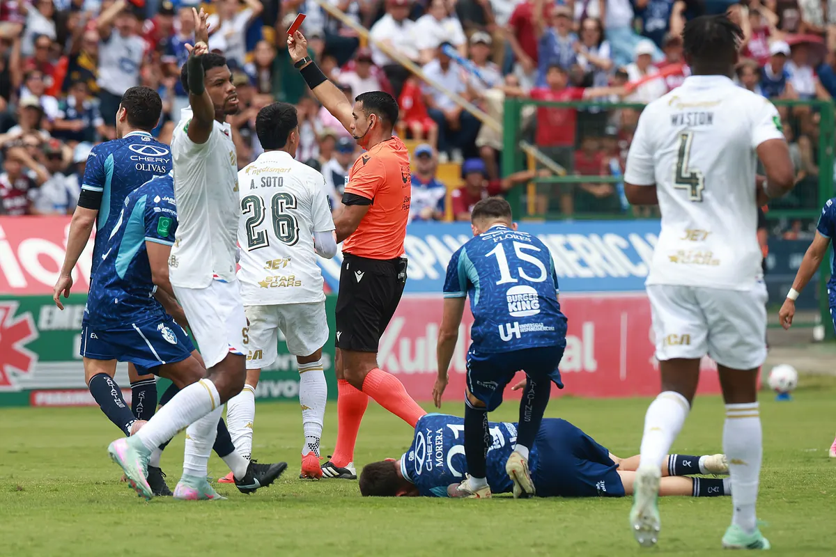 ¡Sanciones en el fútbol tico! Saprissa, Herediano y Alajuelense reciben castigos tras la jornada 12