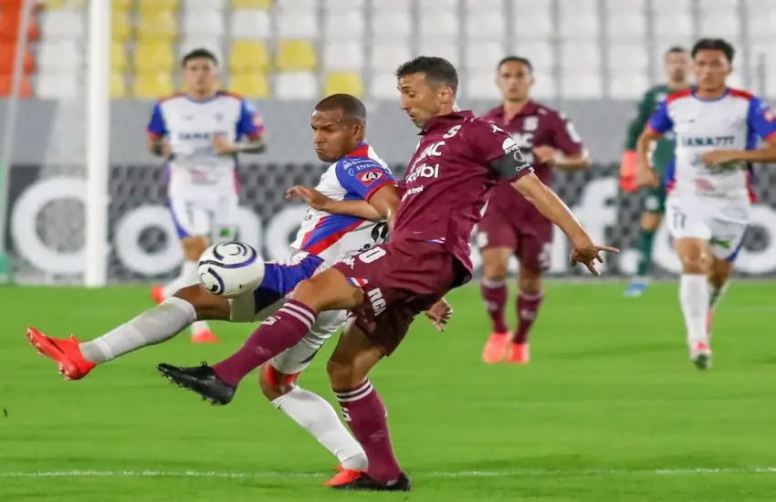 ¡Costa Rica aprieta en Centroamérica! Cartaginés golpea a Olimpia, Saprissa resiste y la Liga empata de visita