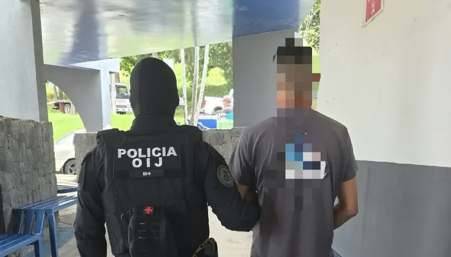 ¡Ojo con el datáfono! Mensajero detenido por engañar a clientes para robarles datos de sus tarjetas