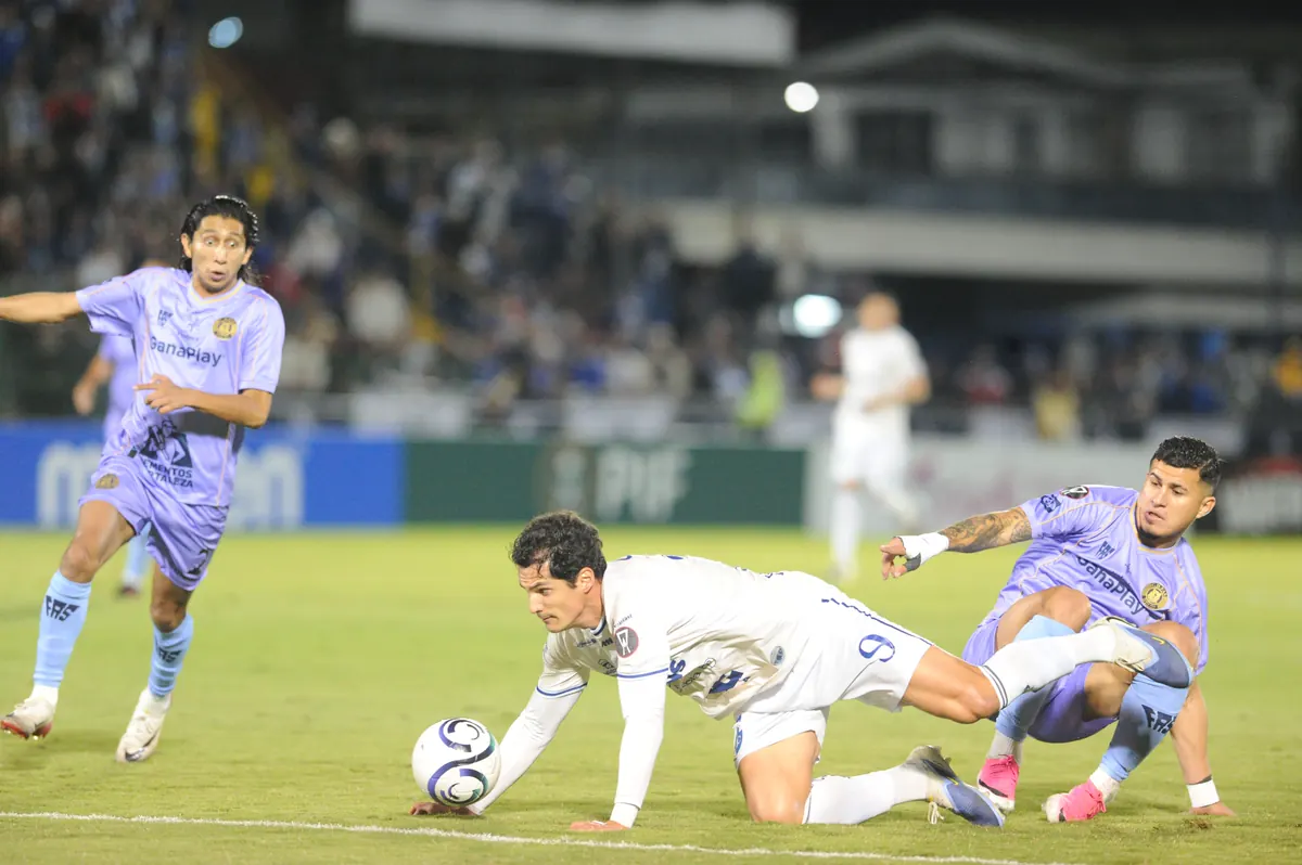 ¡Golpe para Cartaginés! Tres piezas claves se perderán la vuelta ante Olimpia en Honduras