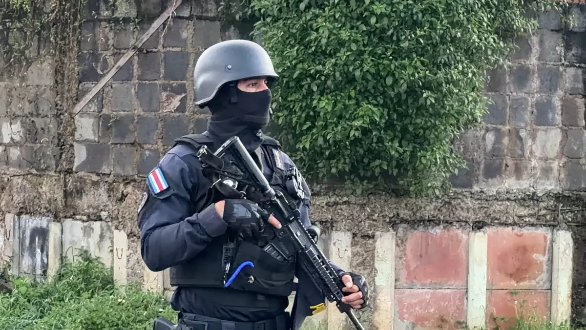 Más de 40 detonaciones de armas de fuego despertaron a todo un barrio en Cartago