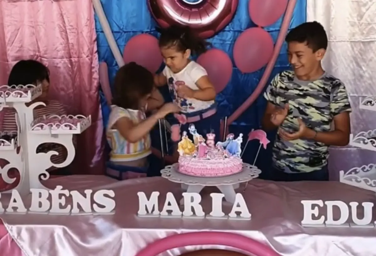 ¿Las recuerda? Las niñas del pleito por las velas regresan seis años después y sorprenden con el final