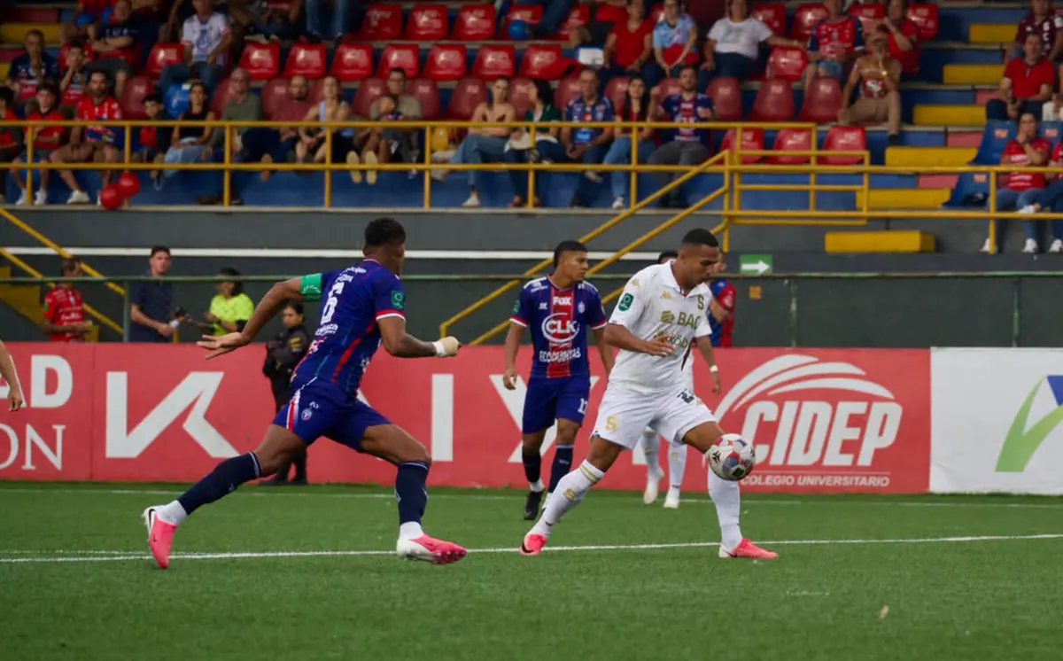 Los Toros embisten al Saprissa y complican la lucha por el liderato