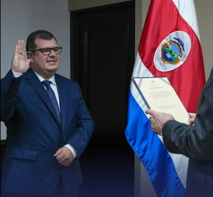 “Quisieron ensuciar mi nombre”: ministro de Comunicación ante decisión de la Fiscalía a su favor por caso de violación