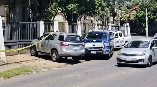 Hombre intentaba entrar a una propiedad en Curridabat, pero murió atrapado entre las rejas