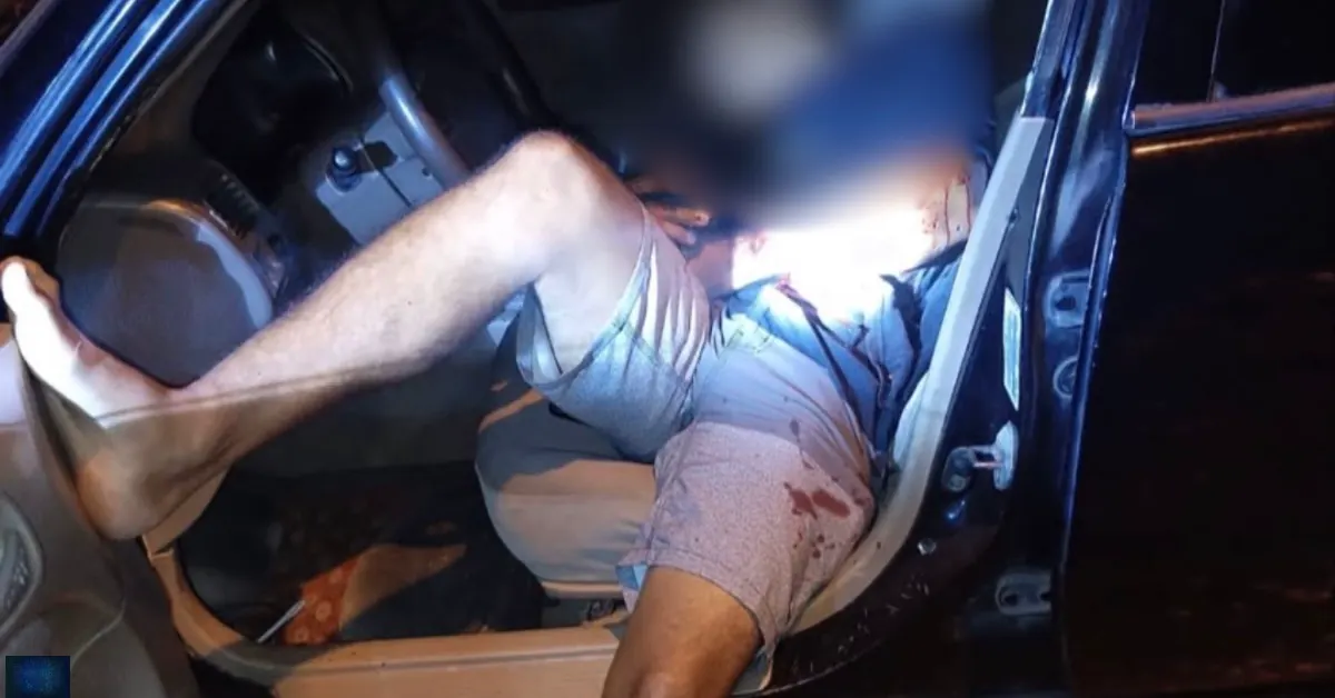 Lo atacan a balazos dentro de su carro y lo matan frente a su casa