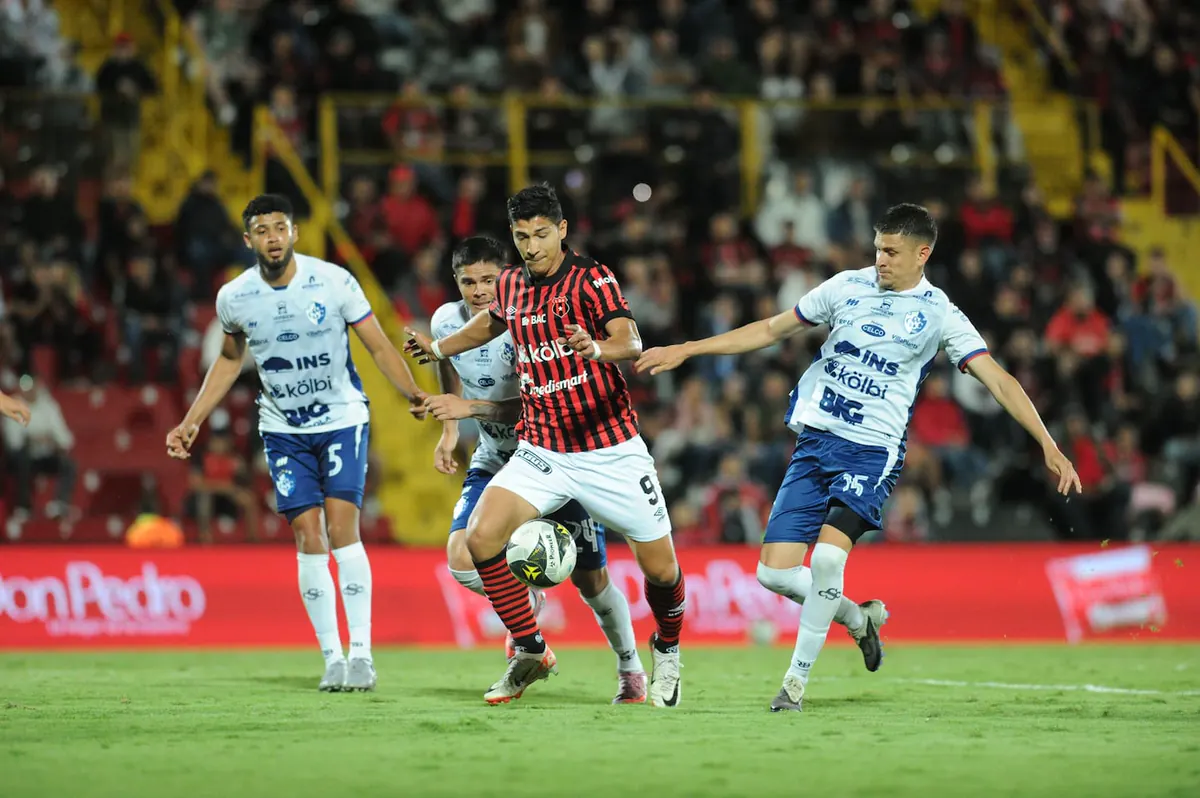 Dos caminos distintos, un mismo sueño: la Copa se queda en Costa Rica